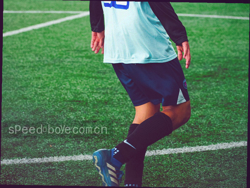 赛事日历的抽象化表现，用线条和色块代表比赛
